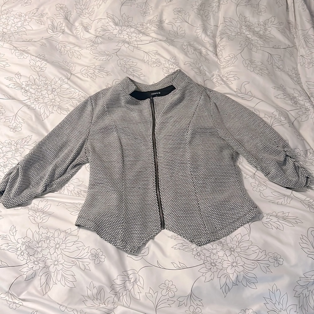 Ruched sleeve black and white graphic blazer Torrid size 2